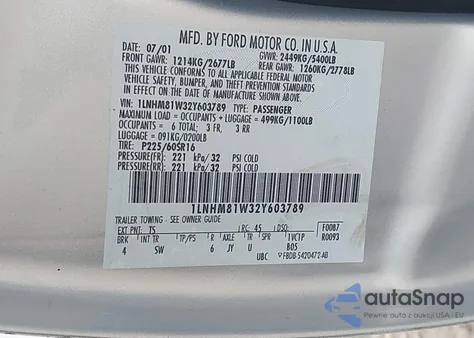 2002 Lincoln Town Car Executive z USA, uszkodzony, nr VIN 1LNHM81W32Y603789